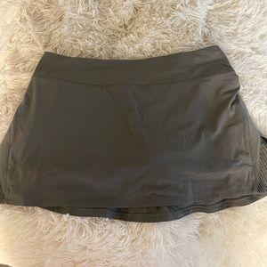 Lululemon Play off the Pleats mid-rise skirt